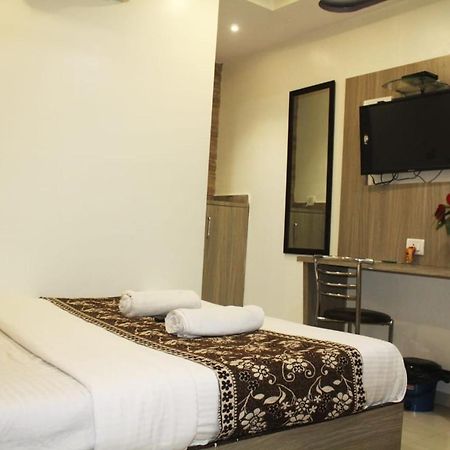 Hotel Time Gold Near Domestics Airport Mumbai Exterior foto