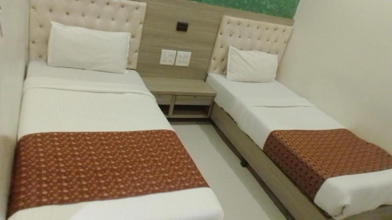 Hotel Time Gold Near Domestics Airport Mumbai Exterior foto