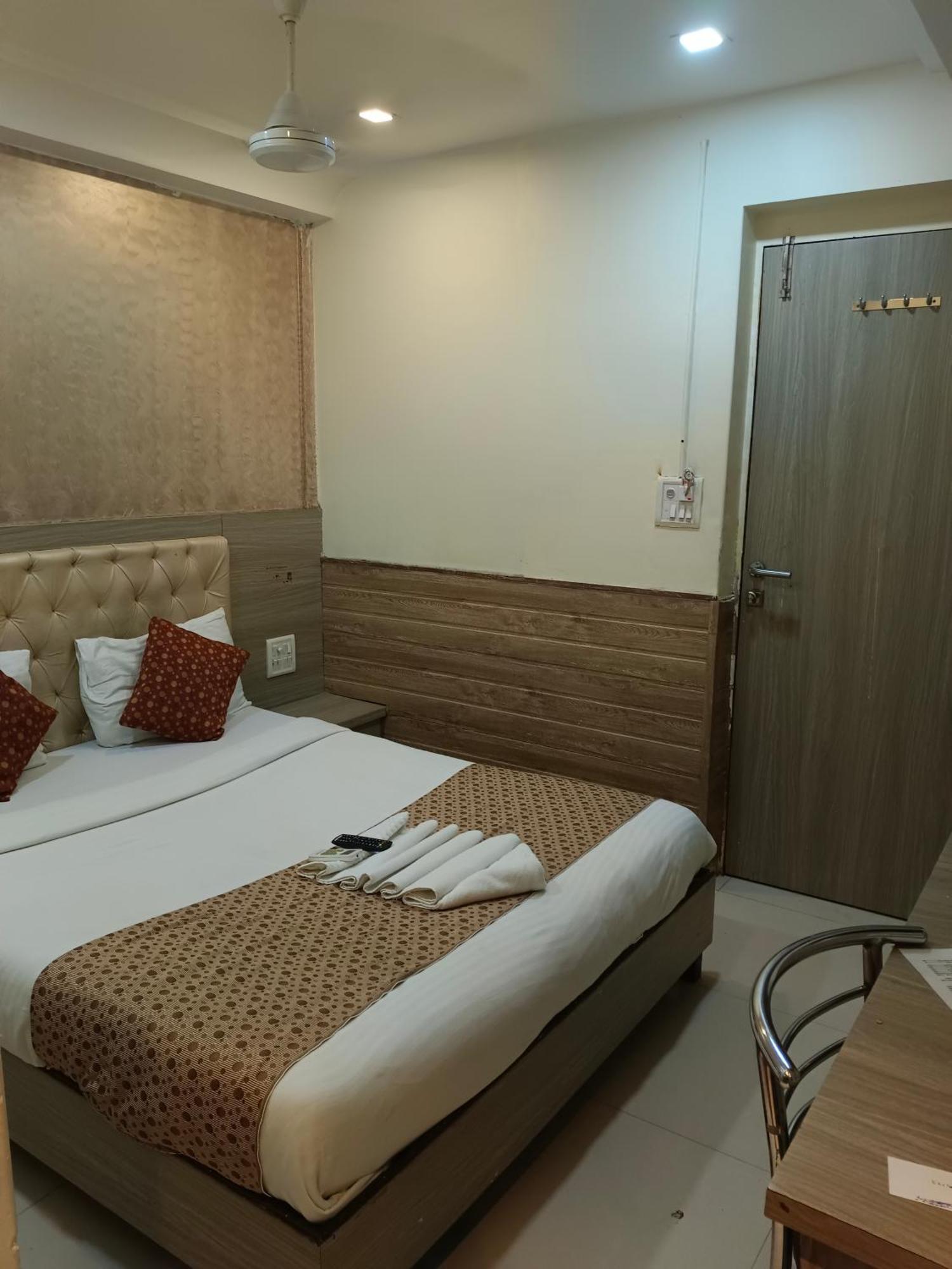 Hotel Time Gold Near Domestics Airport Mumbai Exterior foto
